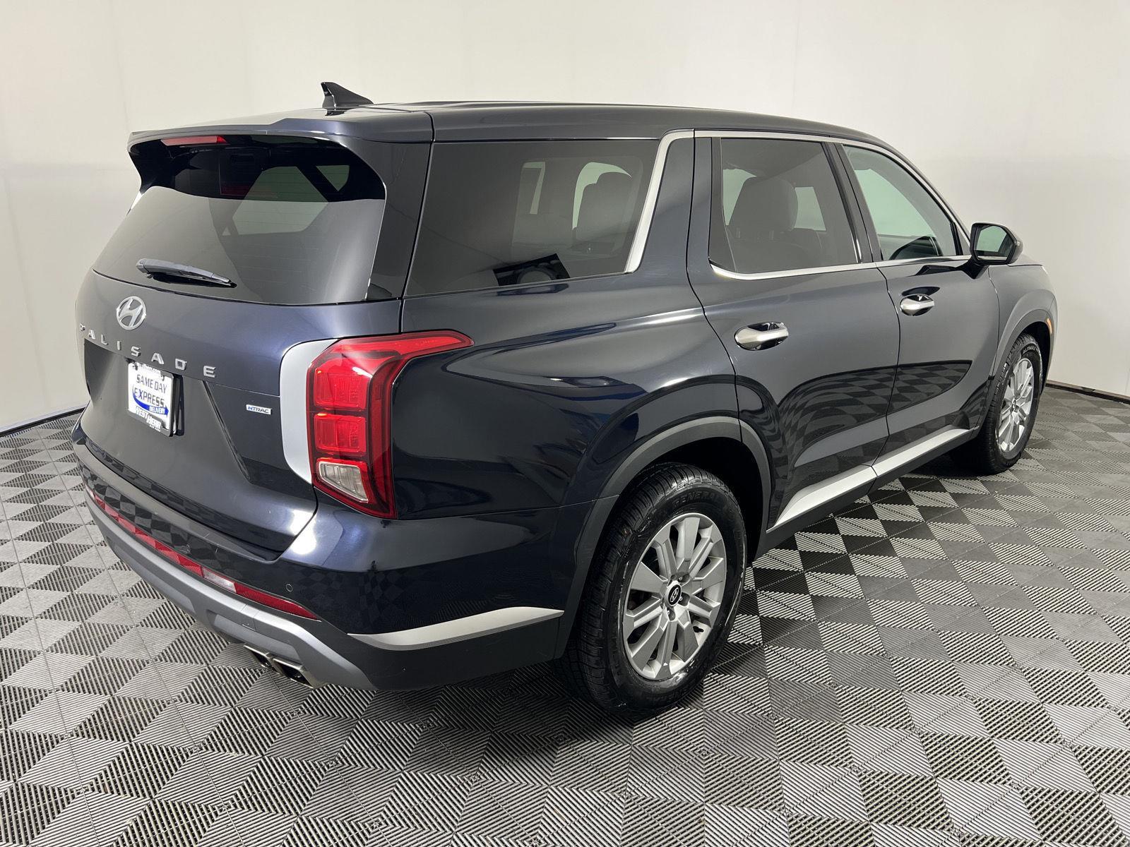 Certified Used 2023 Moonlight Cloud Hyundai SE image 3