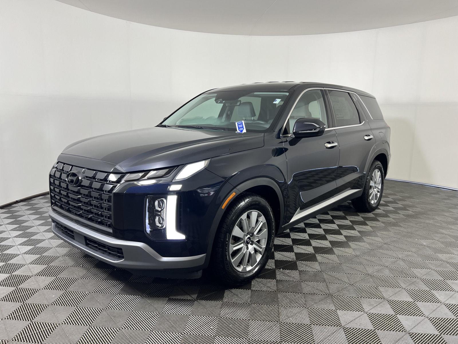 Certified Used 2023 Moonlight Cloud Hyundai SE image 7