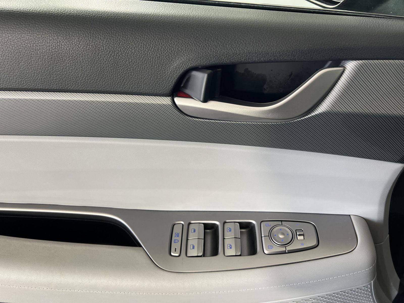 Certified Used 2023 Moonlight Cloud Hyundai SE image 13