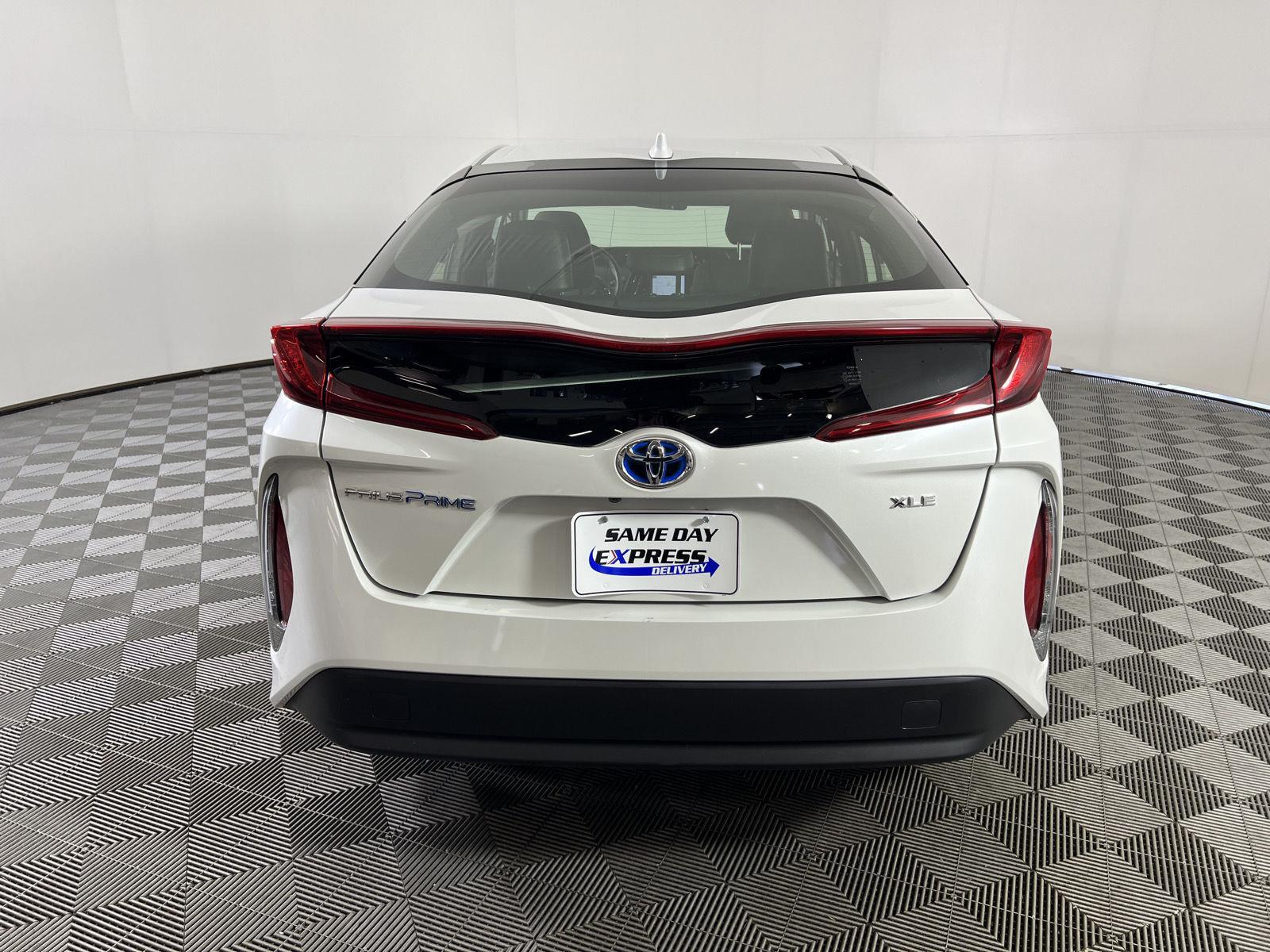 Used 2022 Wind Chill Pearl Toyota XLE image 4