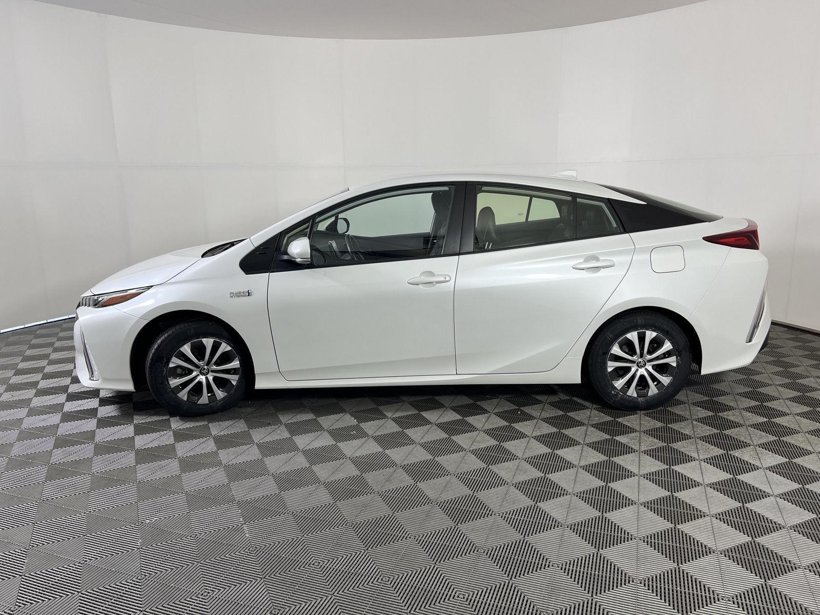 Used 2022 Wind Chill Pearl Toyota XLE image 6