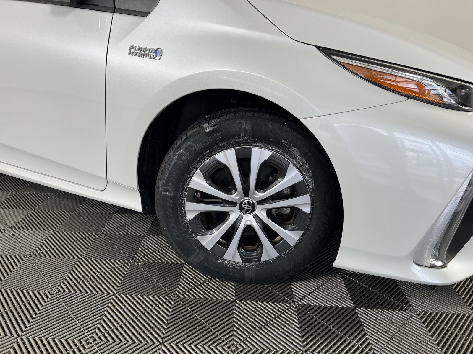 Used 2022 Wind Chill Pearl Toyota XLE image 9