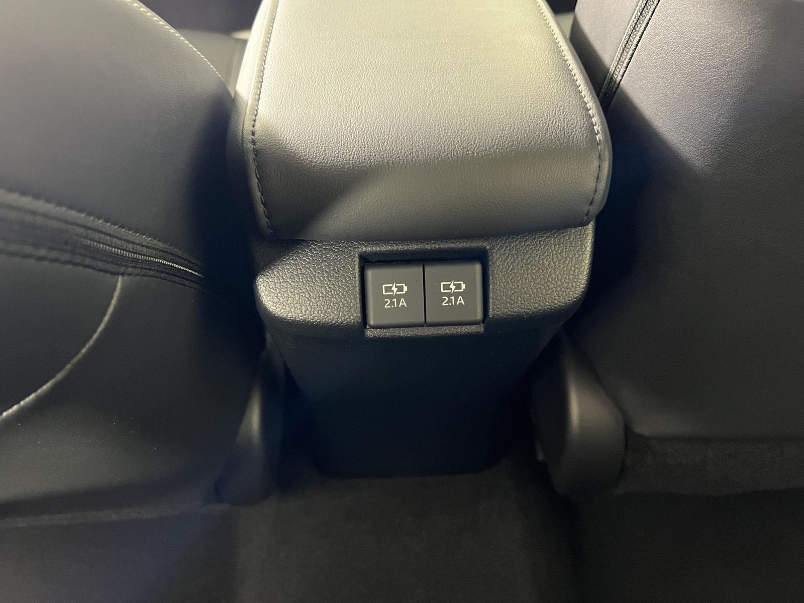 Used 2022 Wind Chill Pearl Toyota XLE image 25
