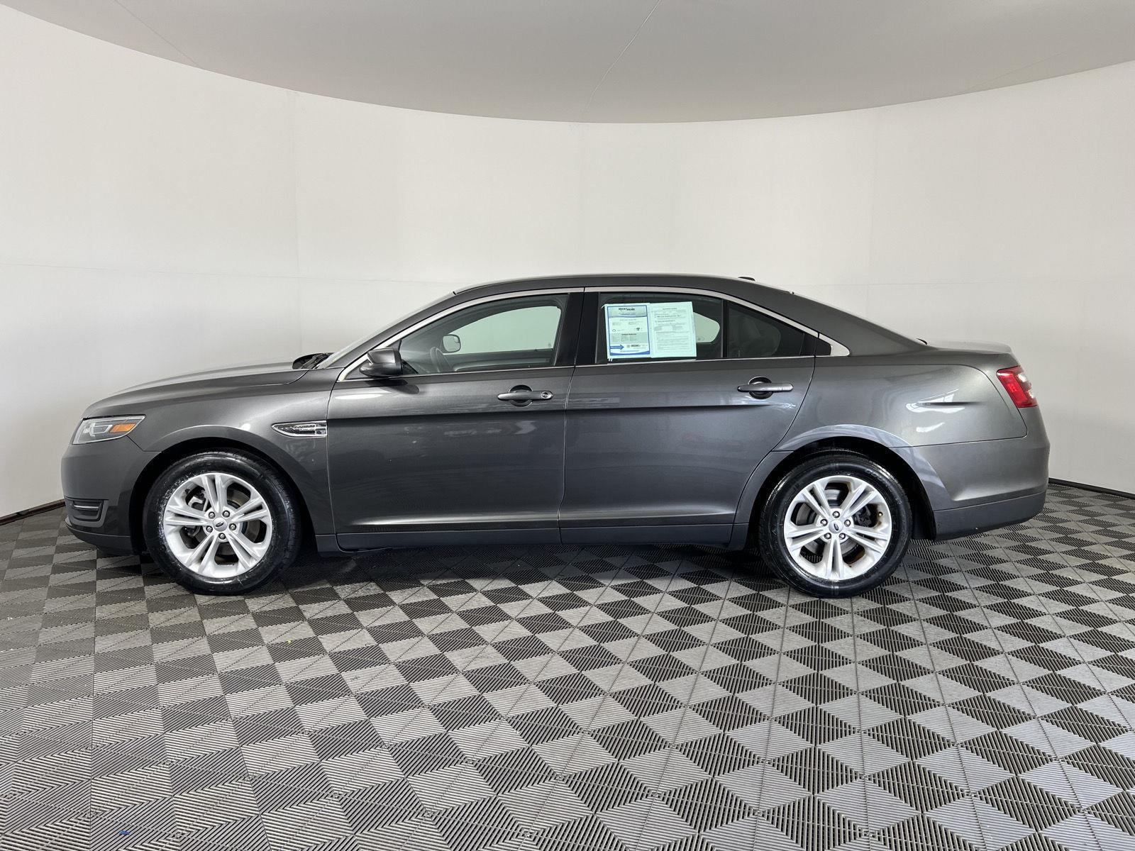 Used 2018 Magnetic Ford SEL image 6