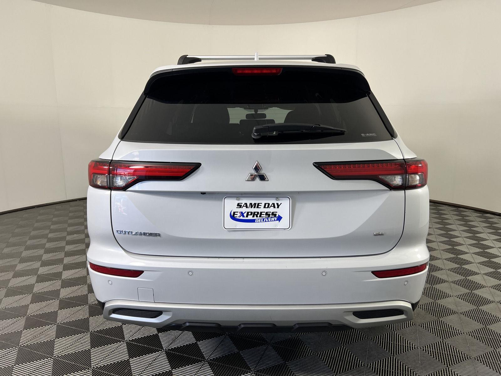 Used 2023 White Diamond Mitsubishi SE image 6