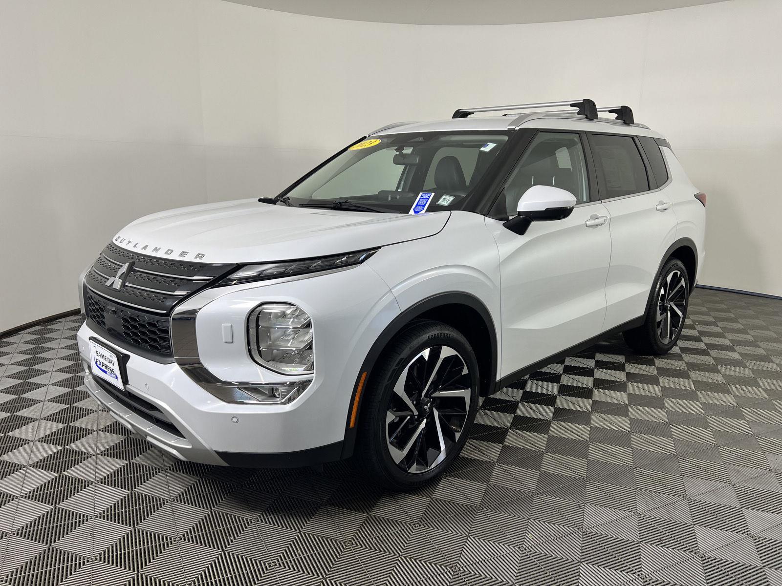 Used 2023 White Diamond Mitsubishi SE image 9