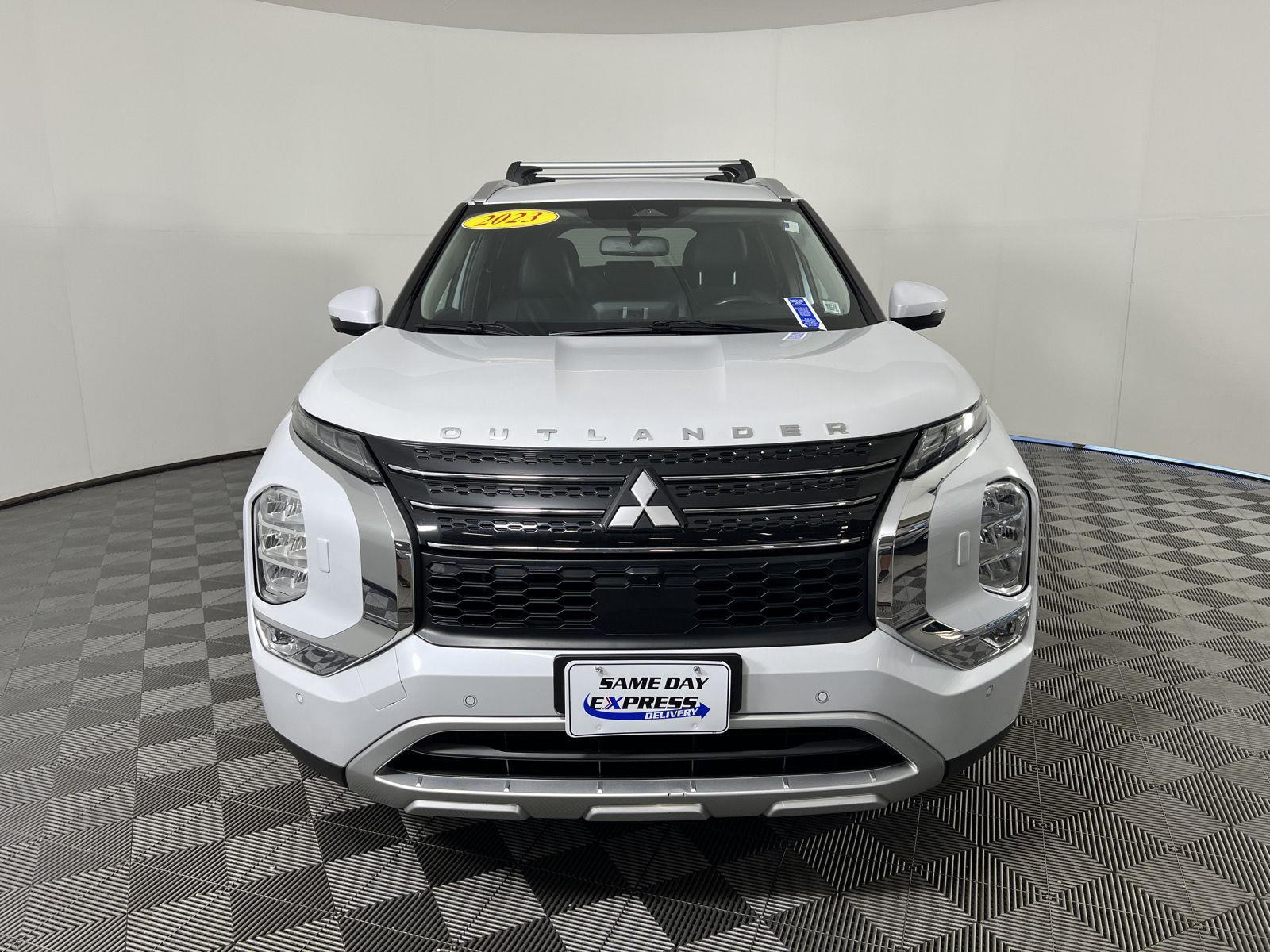 Used 2023 White Diamond Mitsubishi SE image 10