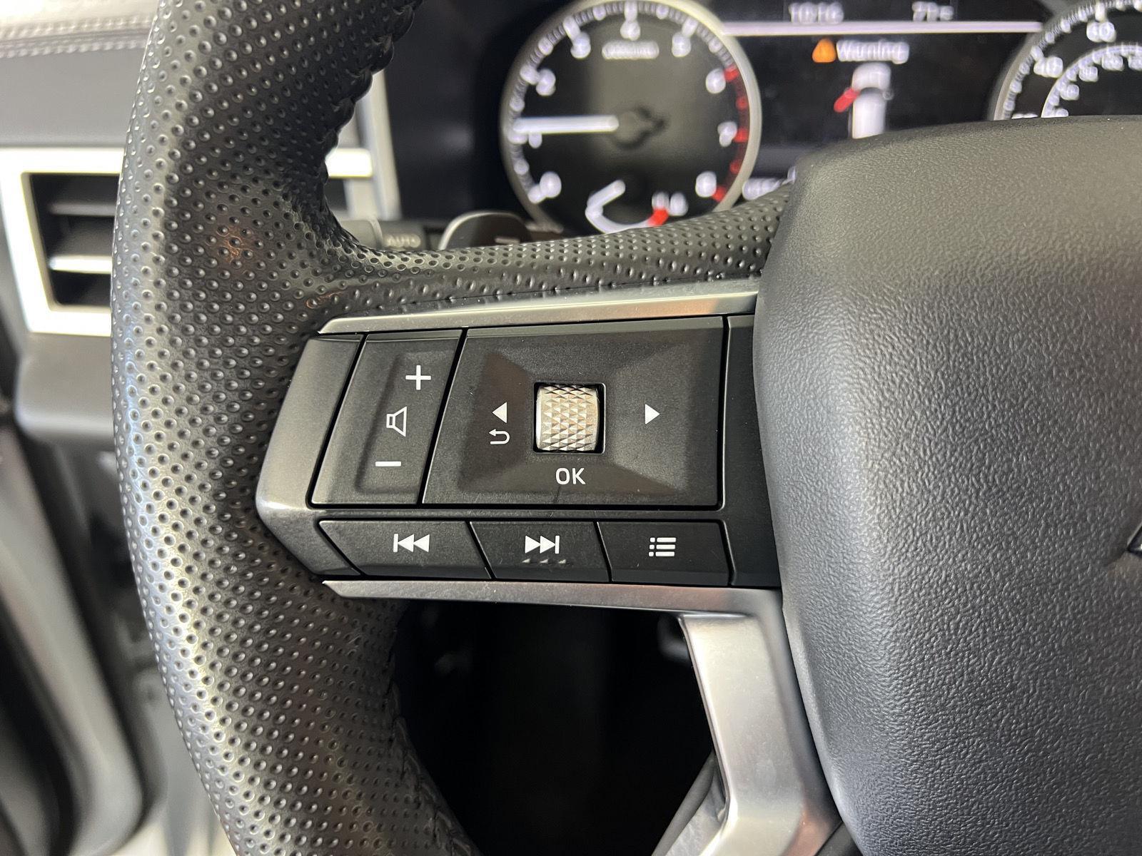 Used 2023 White Diamond Mitsubishi SE image 17