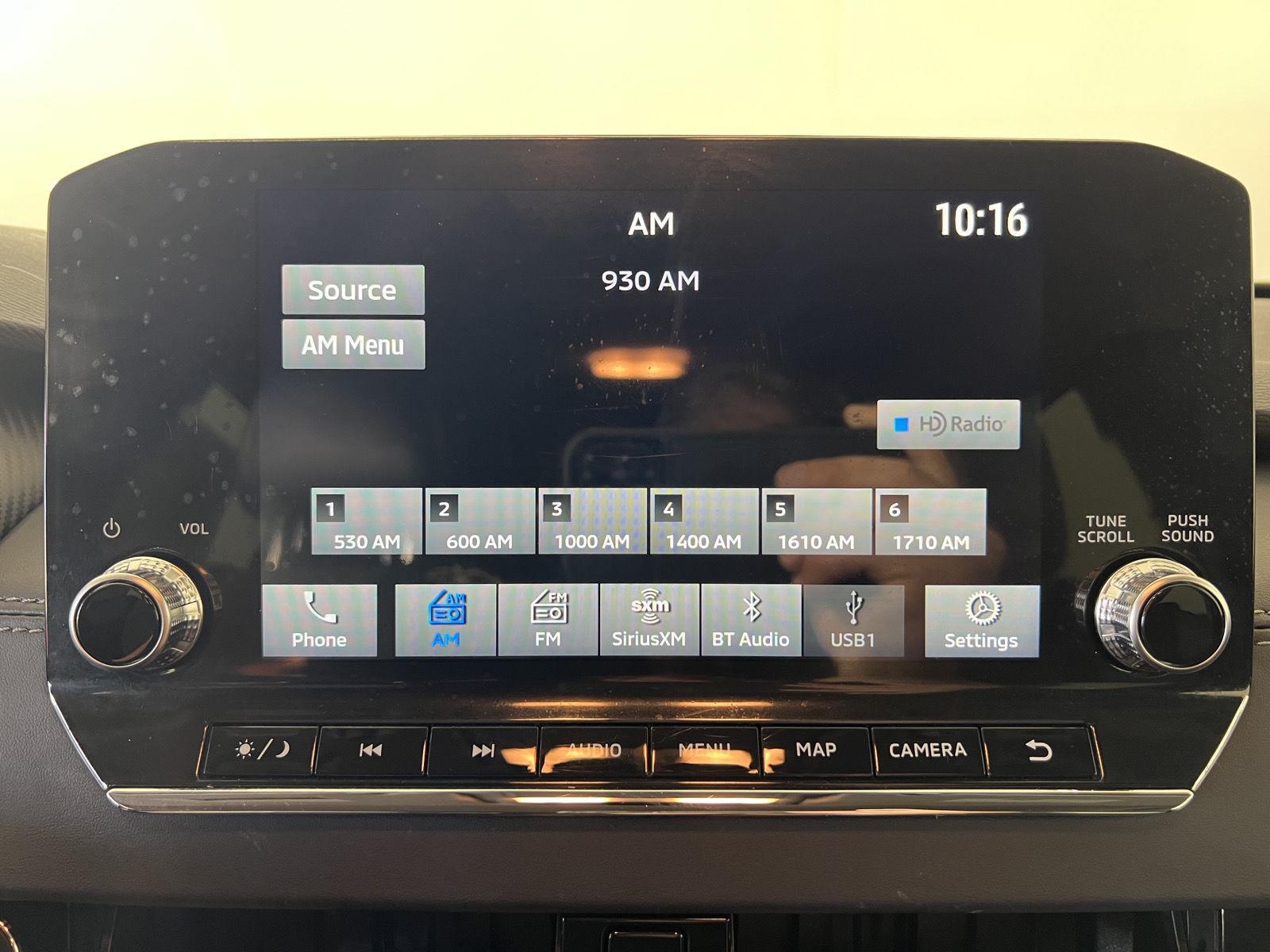 Used 2023 White Diamond Mitsubishi SE image 21