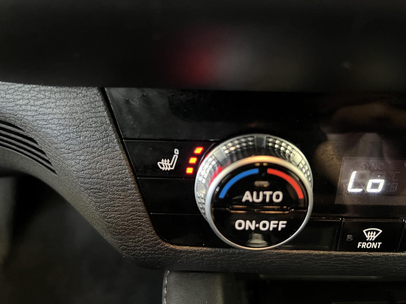 Used 2023 White Diamond Mitsubishi SE image 25