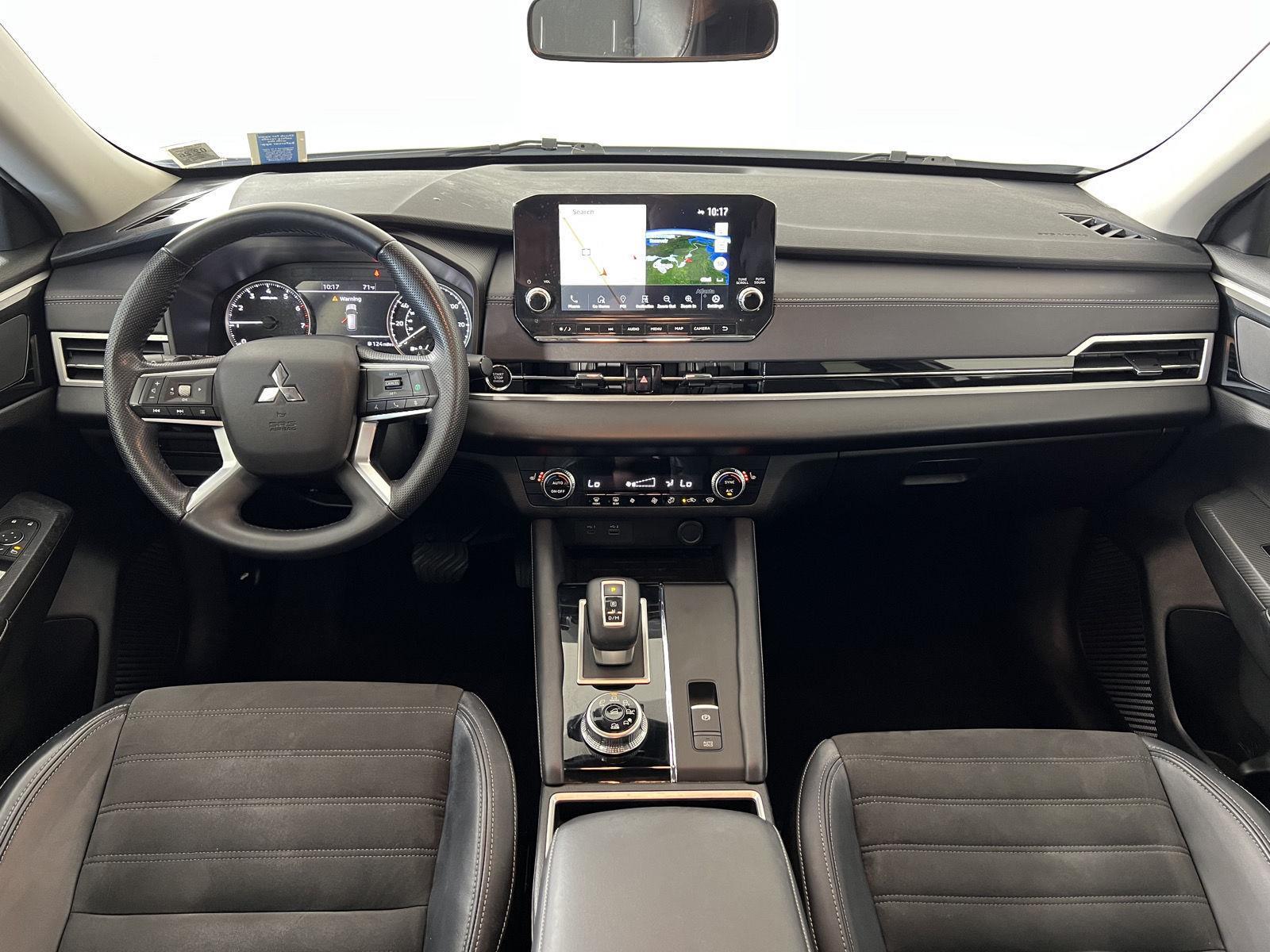 Used 2023 White Diamond Mitsubishi SE image 28