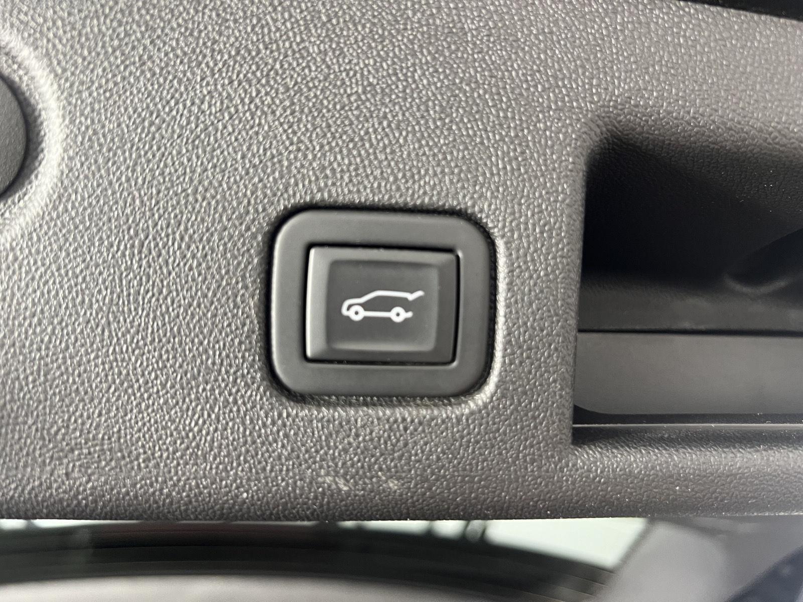 Used 2024 Mosaic Black Metallic Chevrolet RS image 27