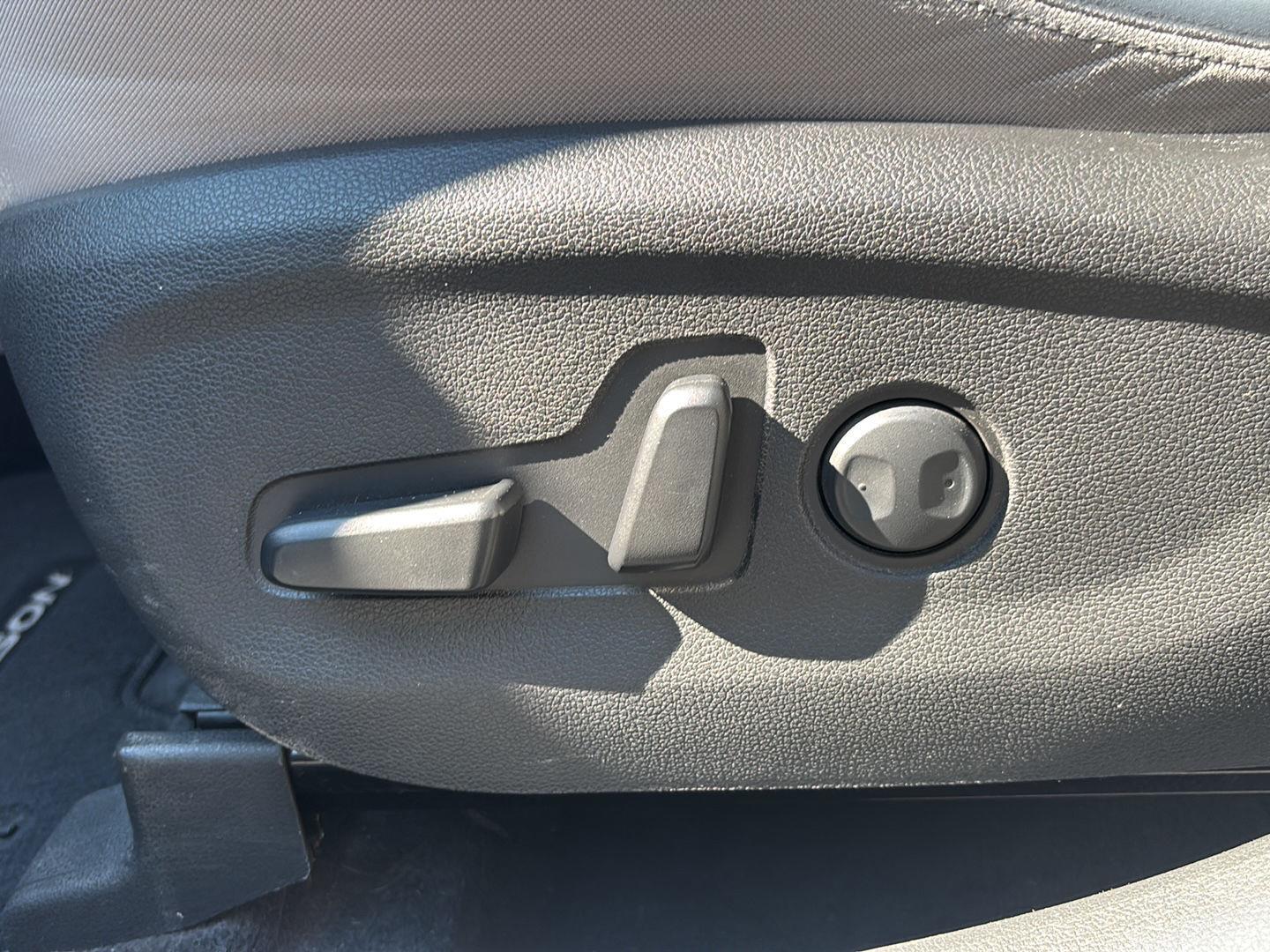 Used 2016 Coliseum Grey Hyundai Sport image 18