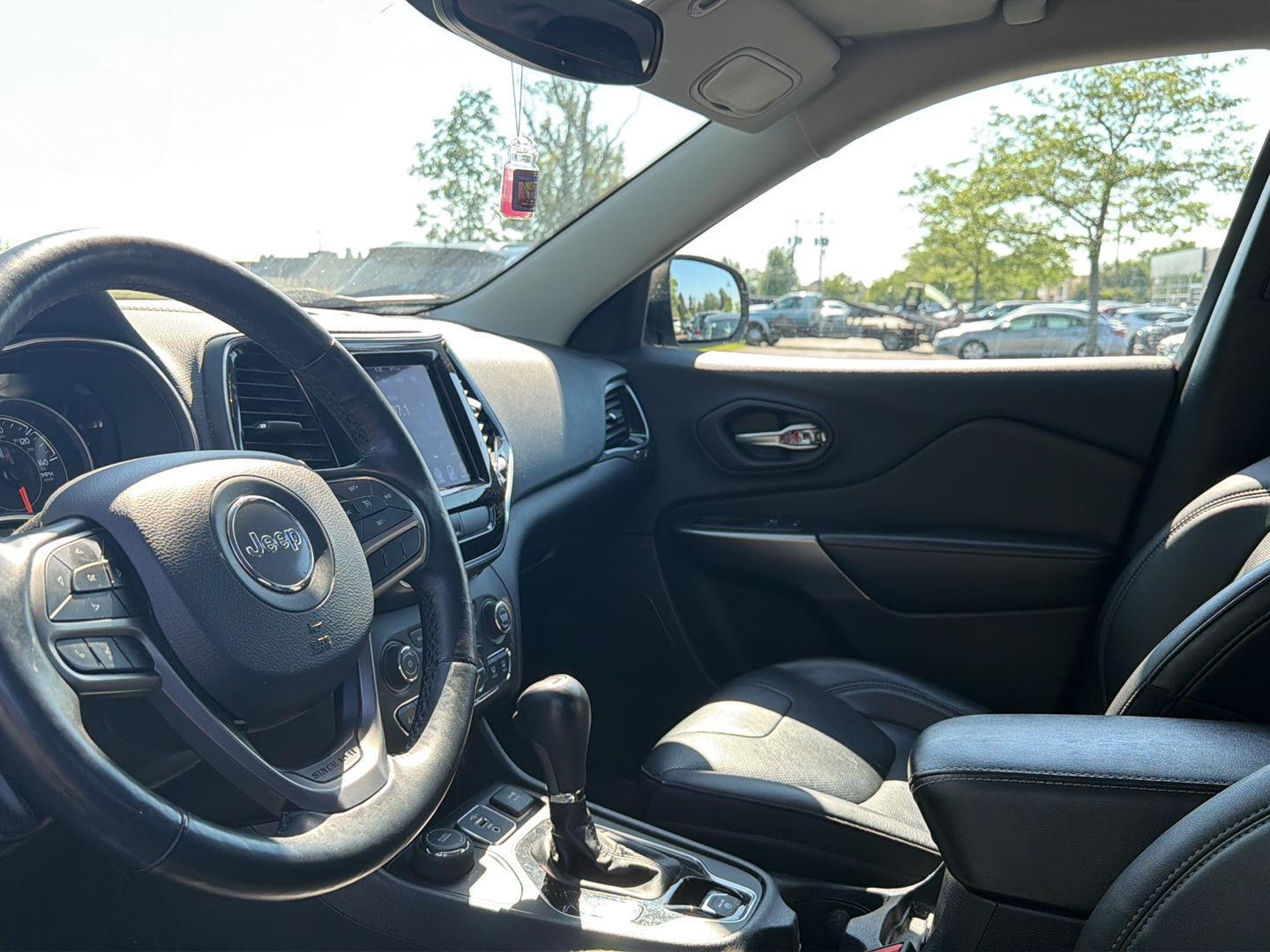 Used 2019 Billet Silver Metallic Clearcoat Jeep Limited image 5