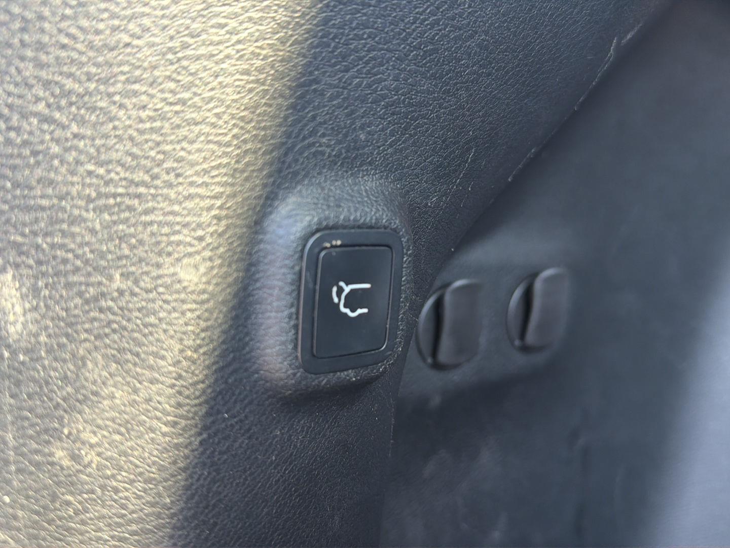 Used 2019 Billet Silver Metallic Clearcoat Jeep Limited image 9