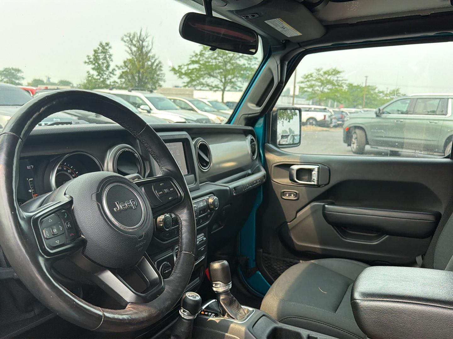 Used 2019 Bikini Pearlcoat Jeep Sport S image 7