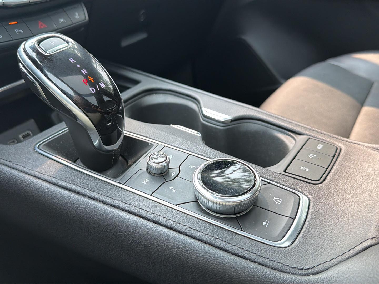 Used 2020 Crystal White Tricoat Cadillac AWD Sport image 17