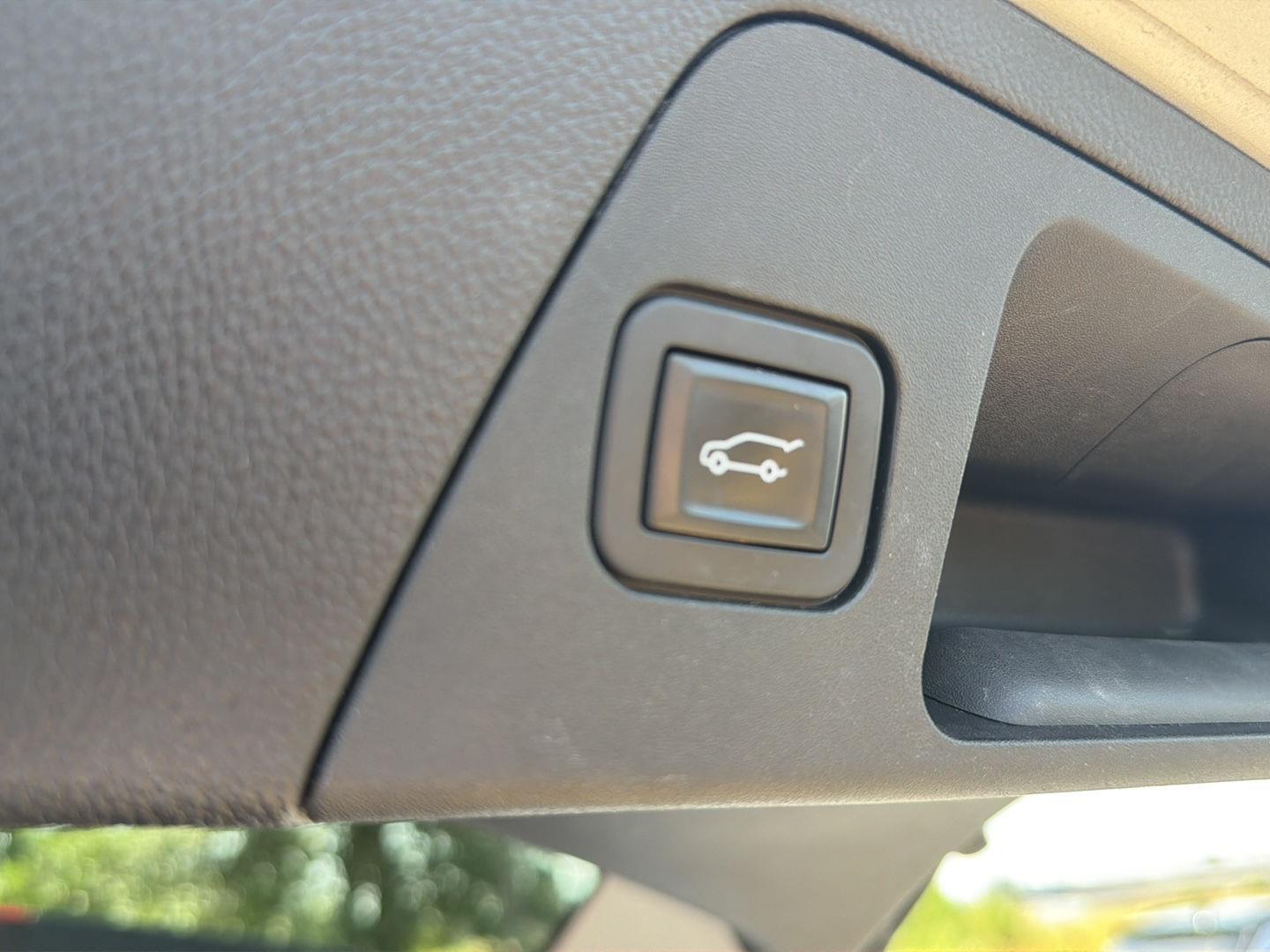 Used 2019 Galaxy Silver Metallic Buick Essence image 10