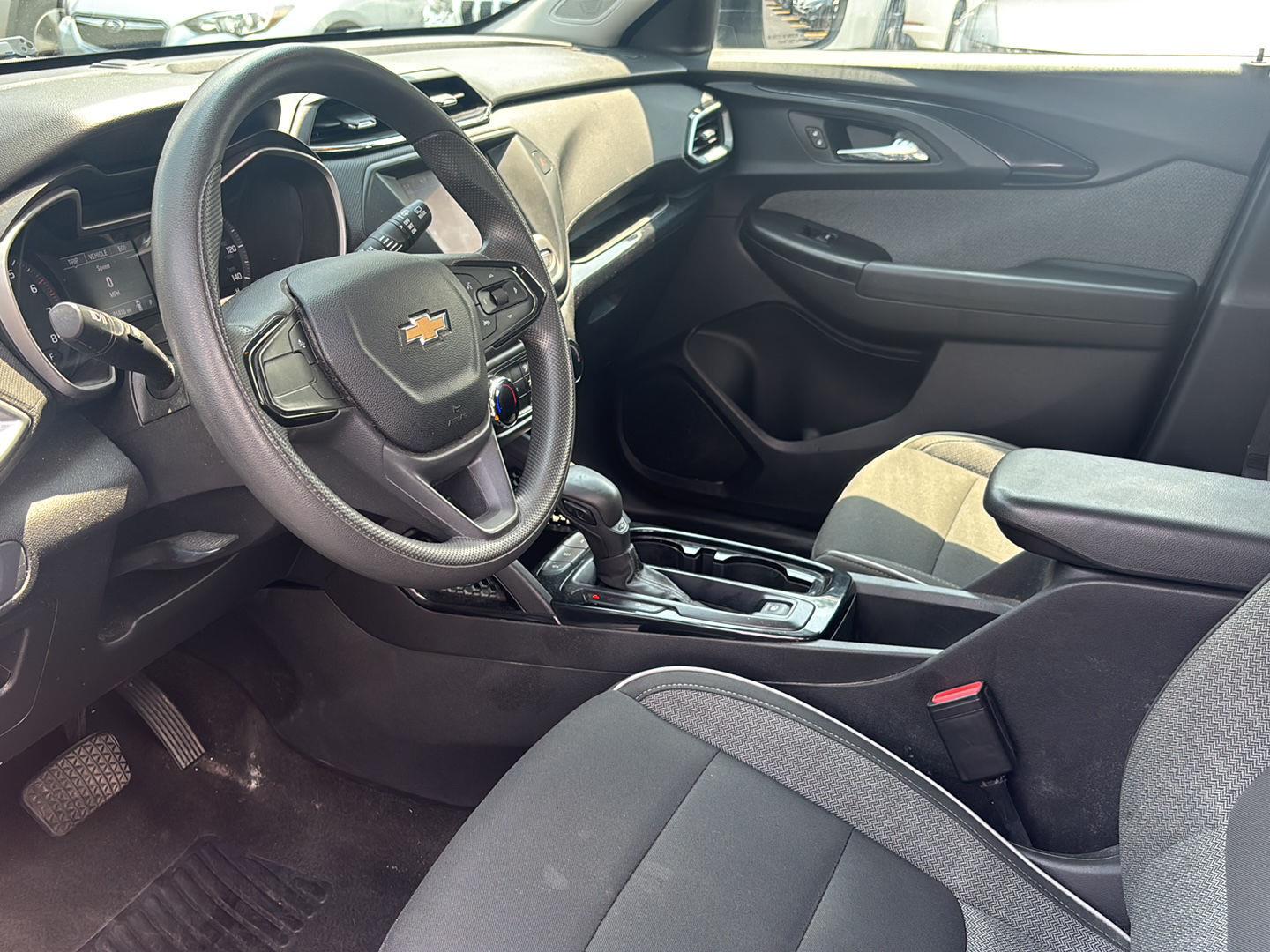 Used 2021 Summit White Chevrolet L image 12