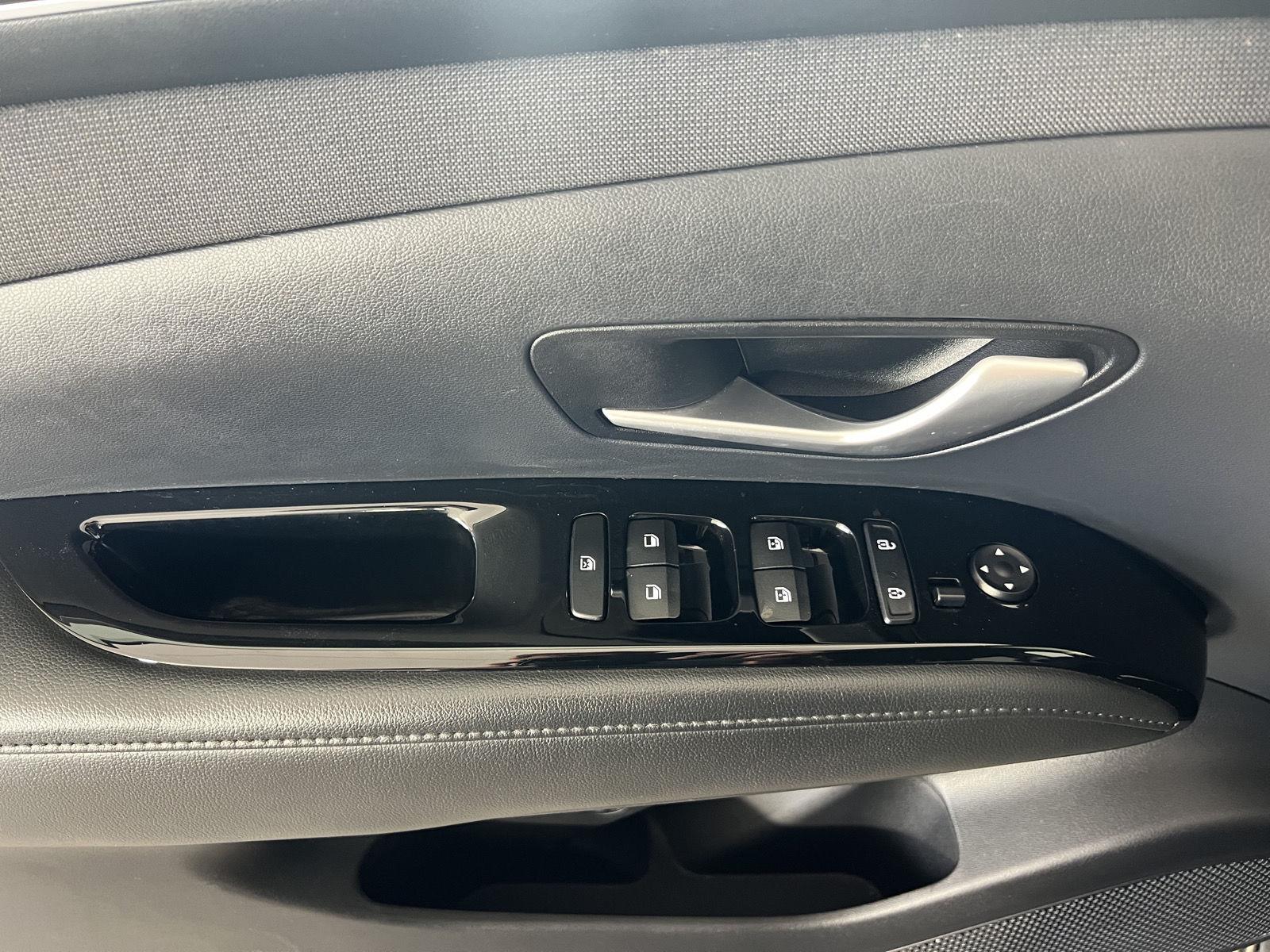 Certified Used 2023 Amazon Gray Hyundai SEL Convenience image 13