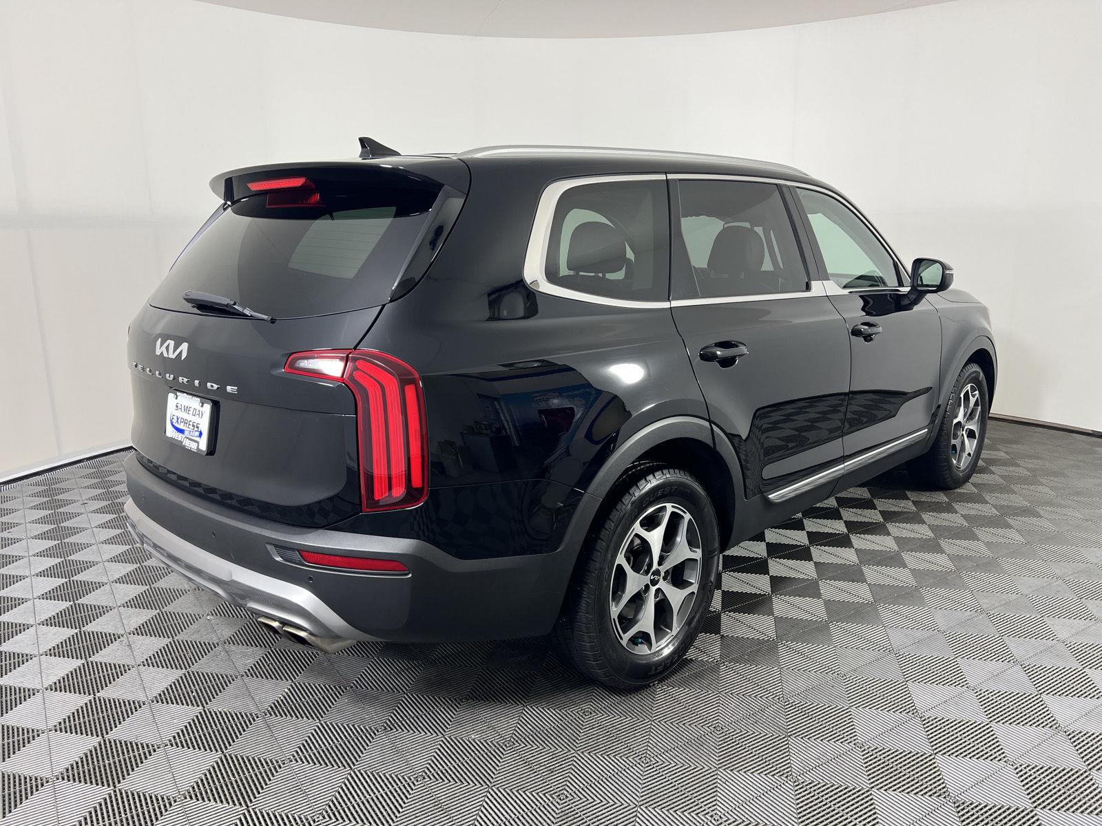 Used 2022 Ebony Black Kia EX image 3