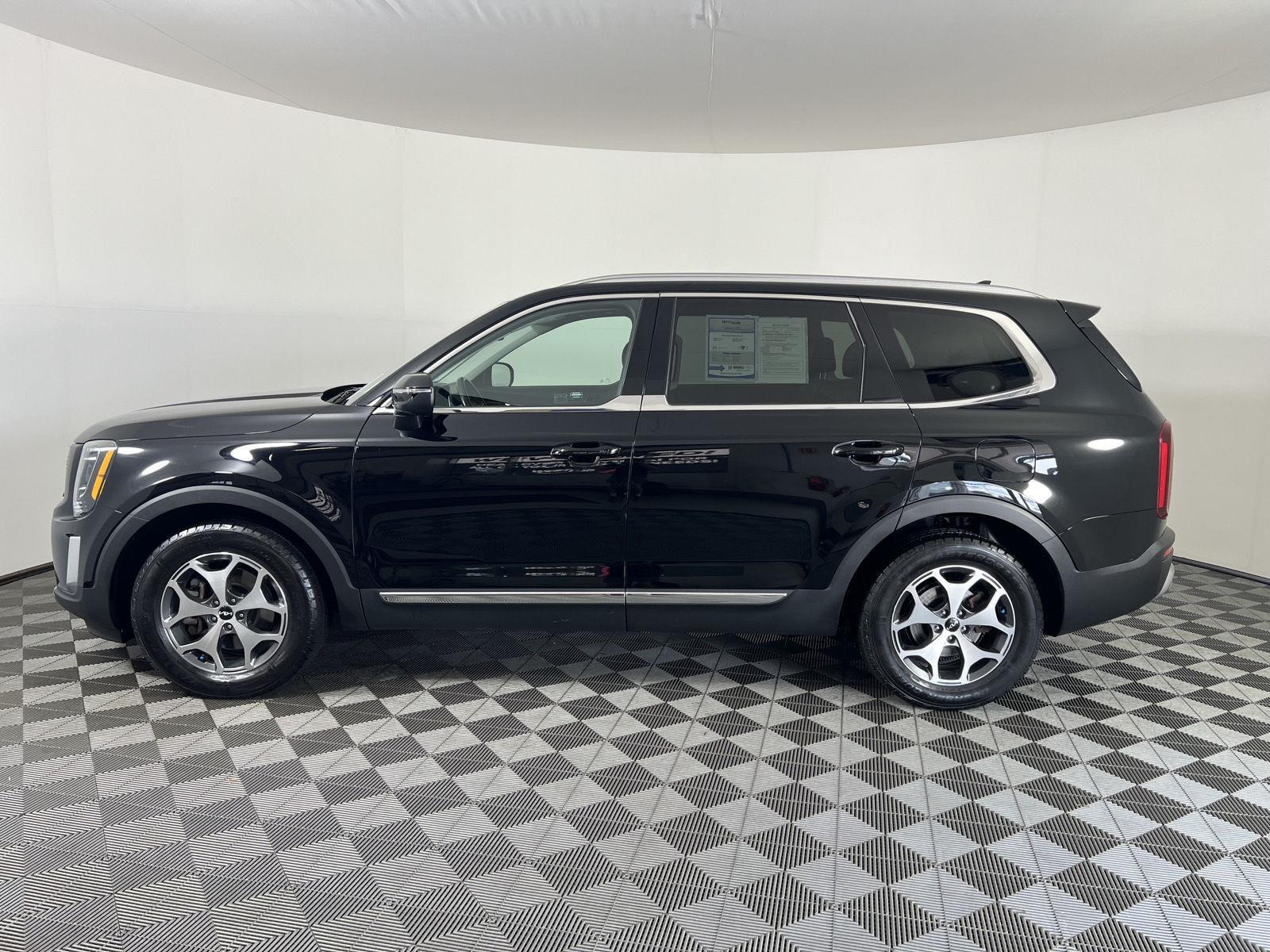 Used 2022 Ebony Black Kia EX image 6