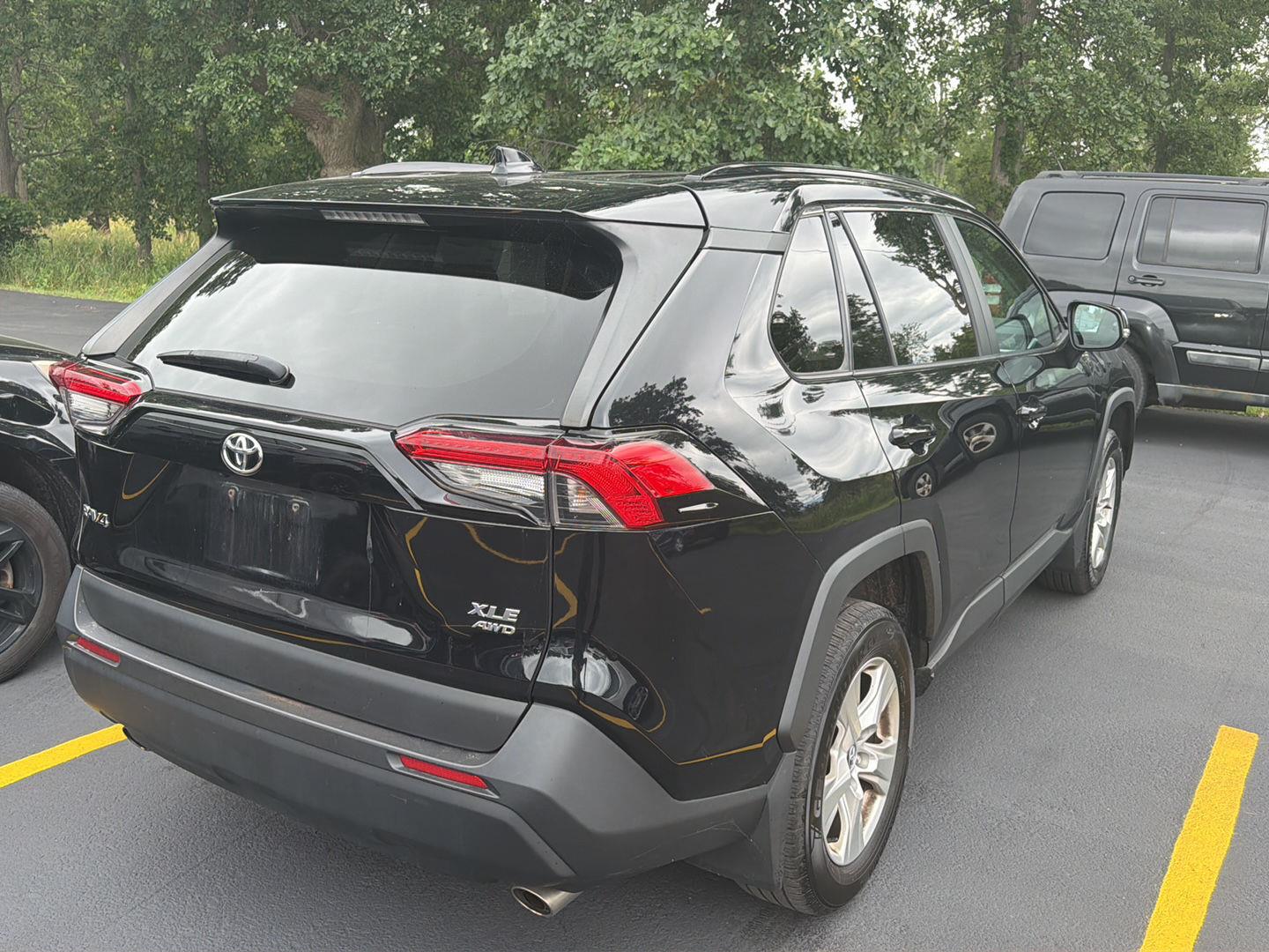 Used 2020 Midnight Black Metallic Toyota XLE image 6