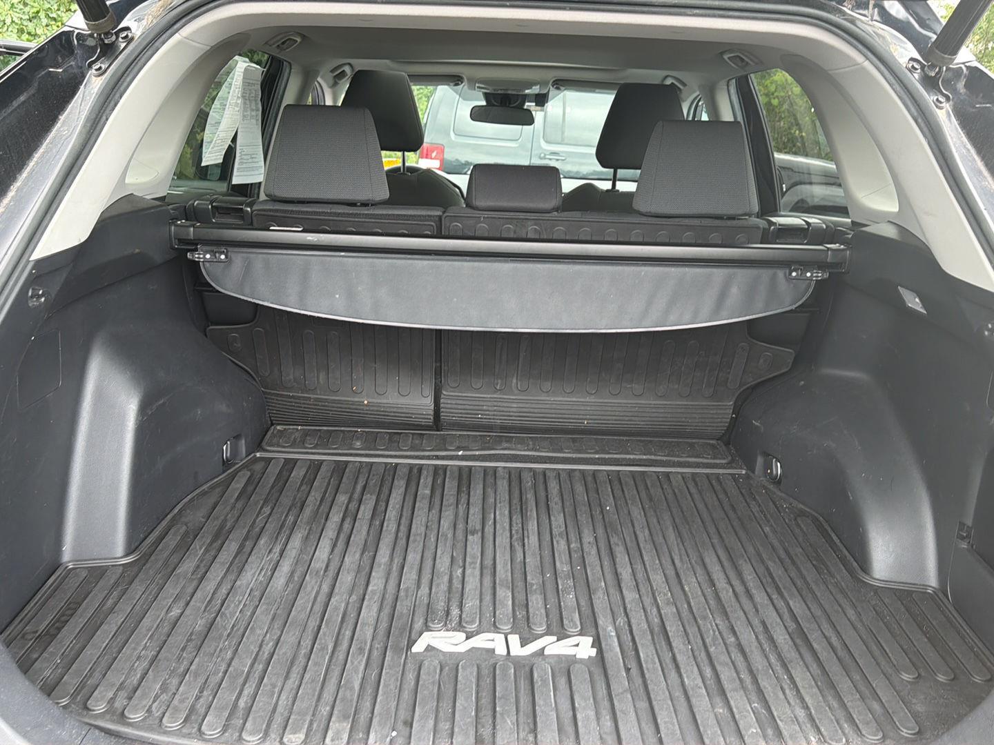 Used 2020 Midnight Black Metallic Toyota XLE image 10