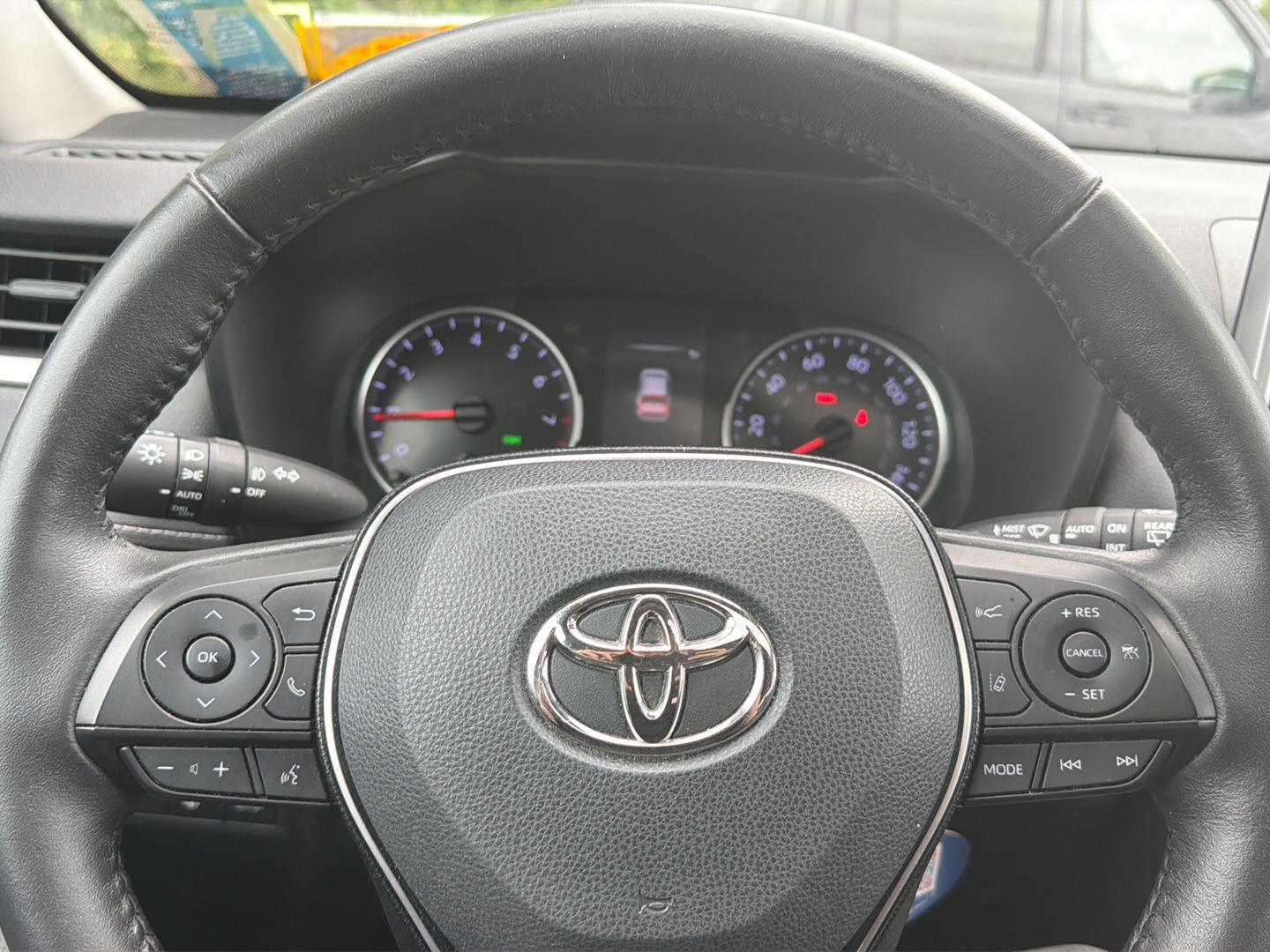 Used 2020 Midnight Black Metallic Toyota XLE image 13