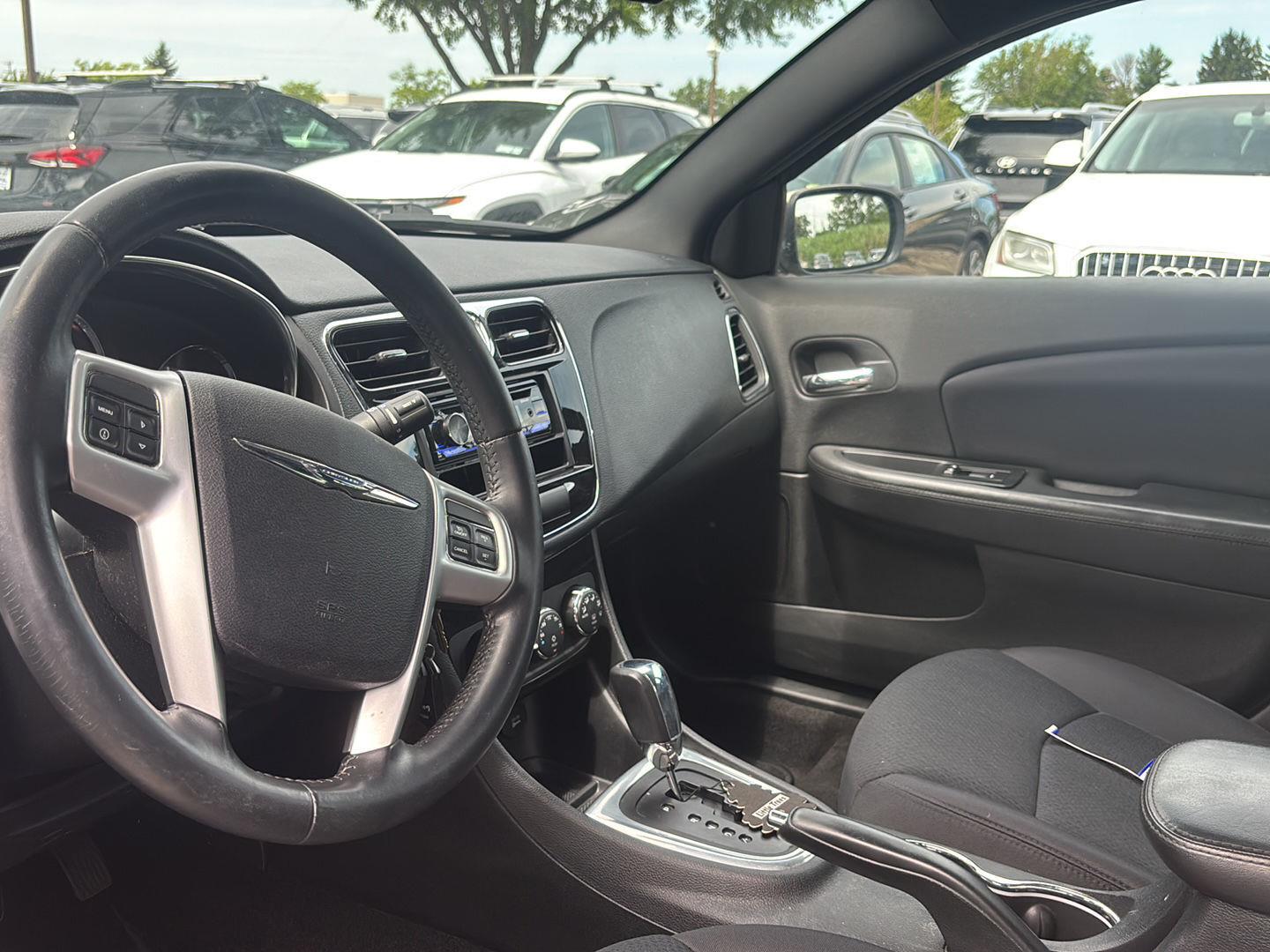 Used 2013 Cashmere Pearl Chrysler Touring image 7