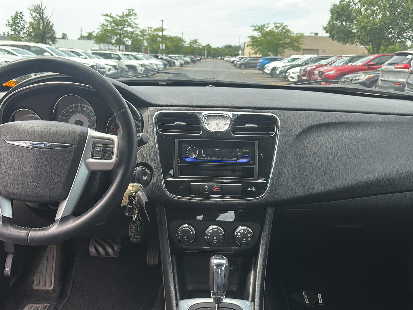 Used 2013 Cashmere Pearl Chrysler Touring image 17