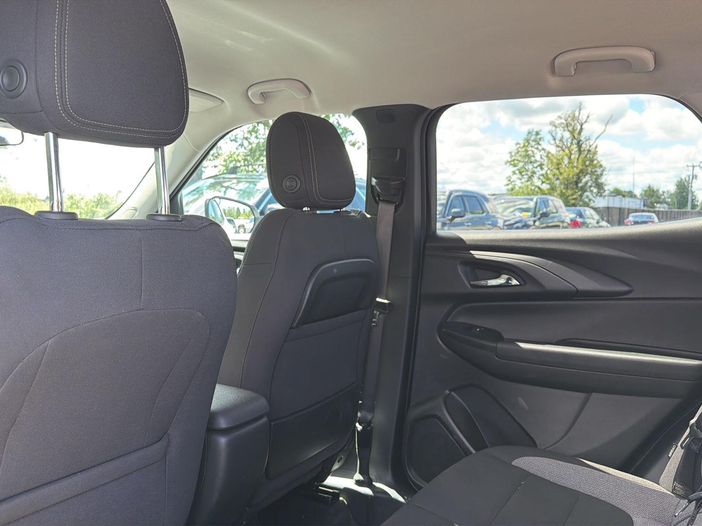 Used 2023 Summit White Chevrolet LT image 9