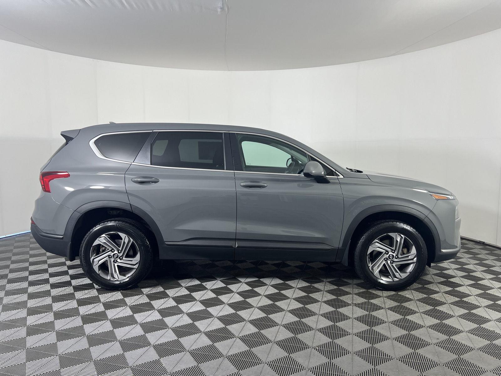 Certified Used 2023 Hampton Gray Hyundai SE image 2