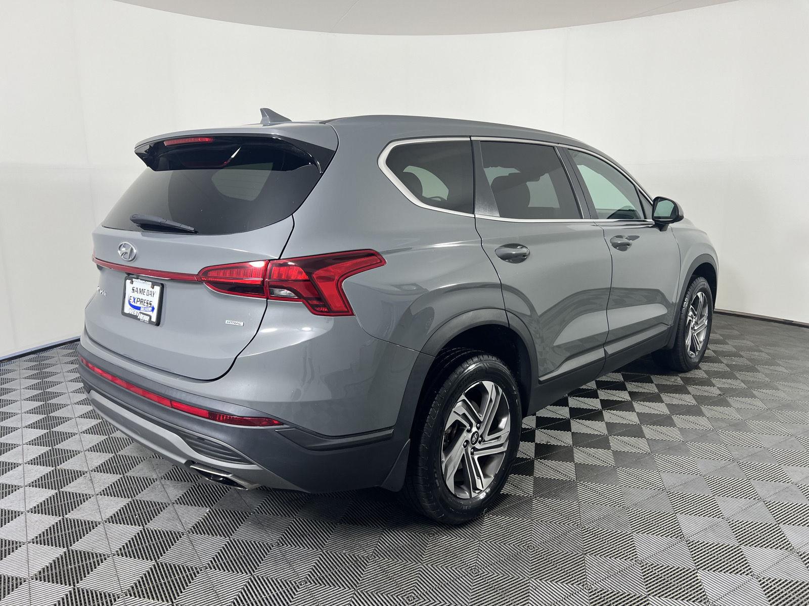 Certified Used 2023 Hampton Gray Hyundai SE image 3