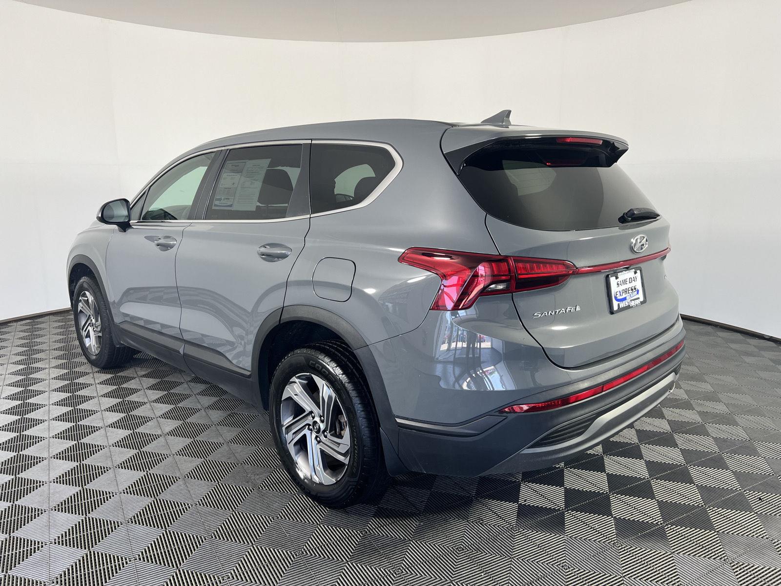 Certified Used 2023 Hampton Gray Hyundai SE image 5