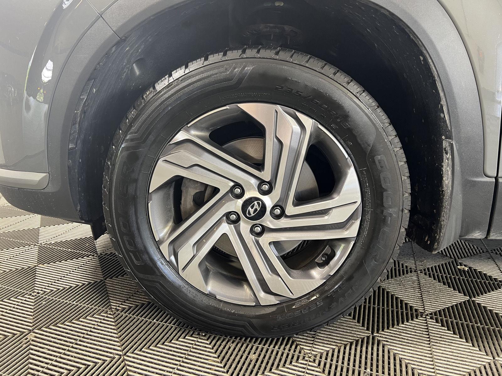 Certified Used 2023 Hampton Gray Hyundai SE image 9