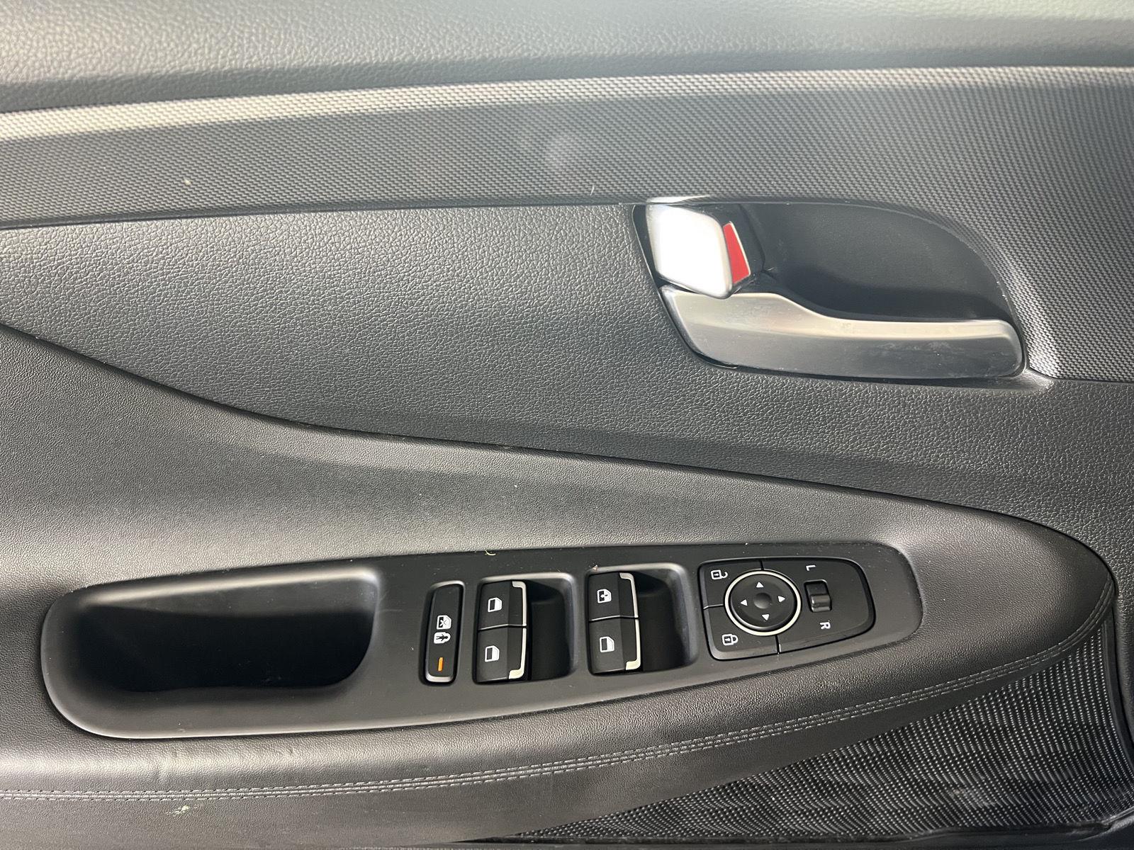Certified Used 2023 Hampton Gray Hyundai SE image 13