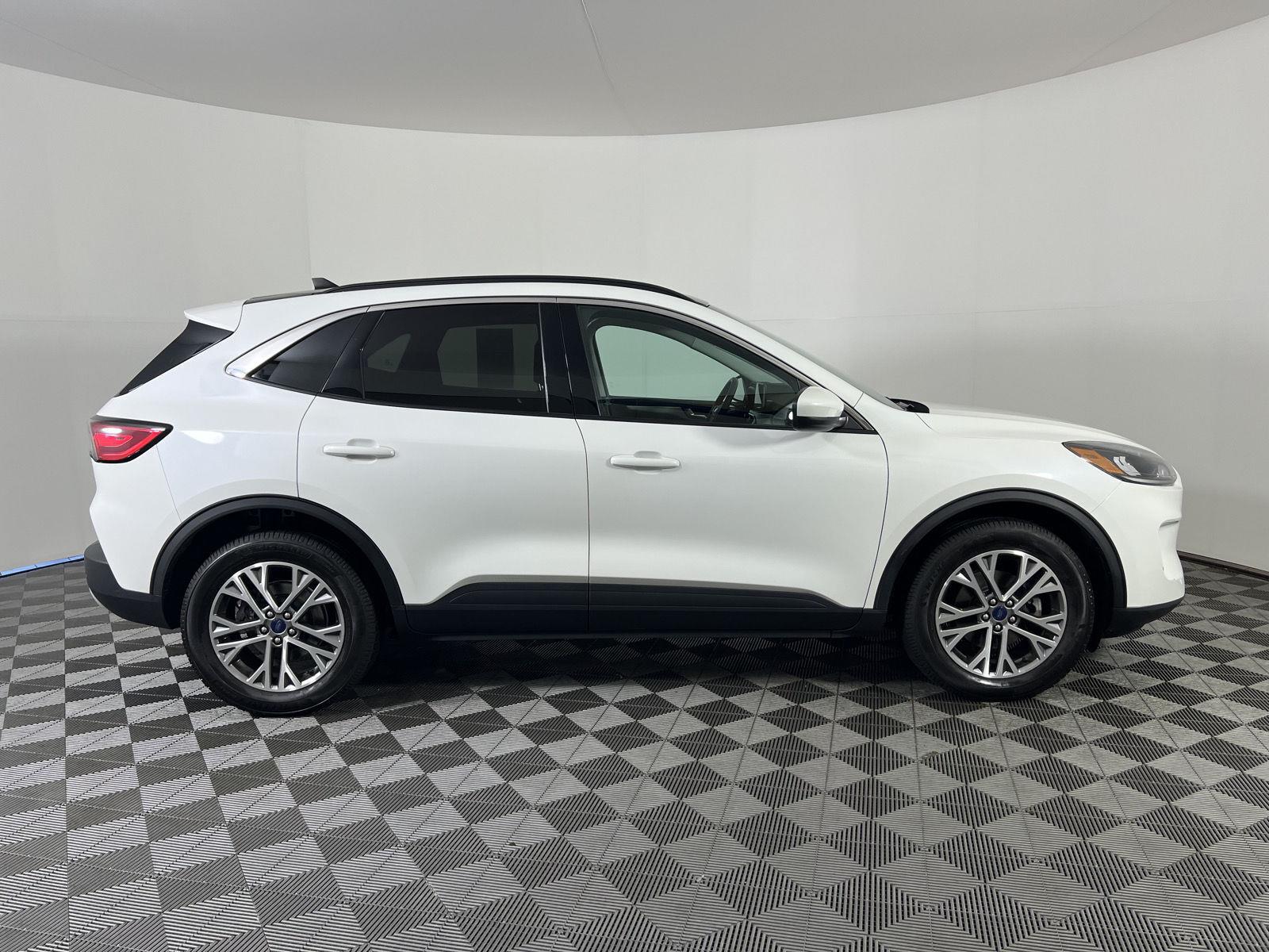 Used 2022 Star White Metallic Tri-Coat Ford SEL image 2