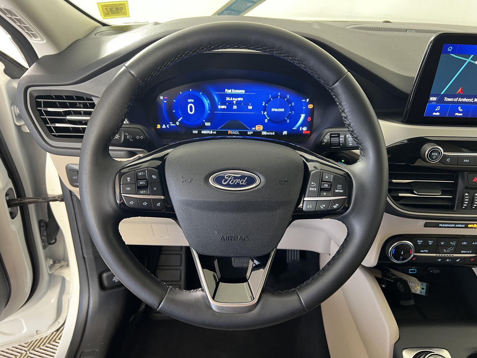 Used 2022 Star White Metallic Tri-Coat Ford SEL image 15