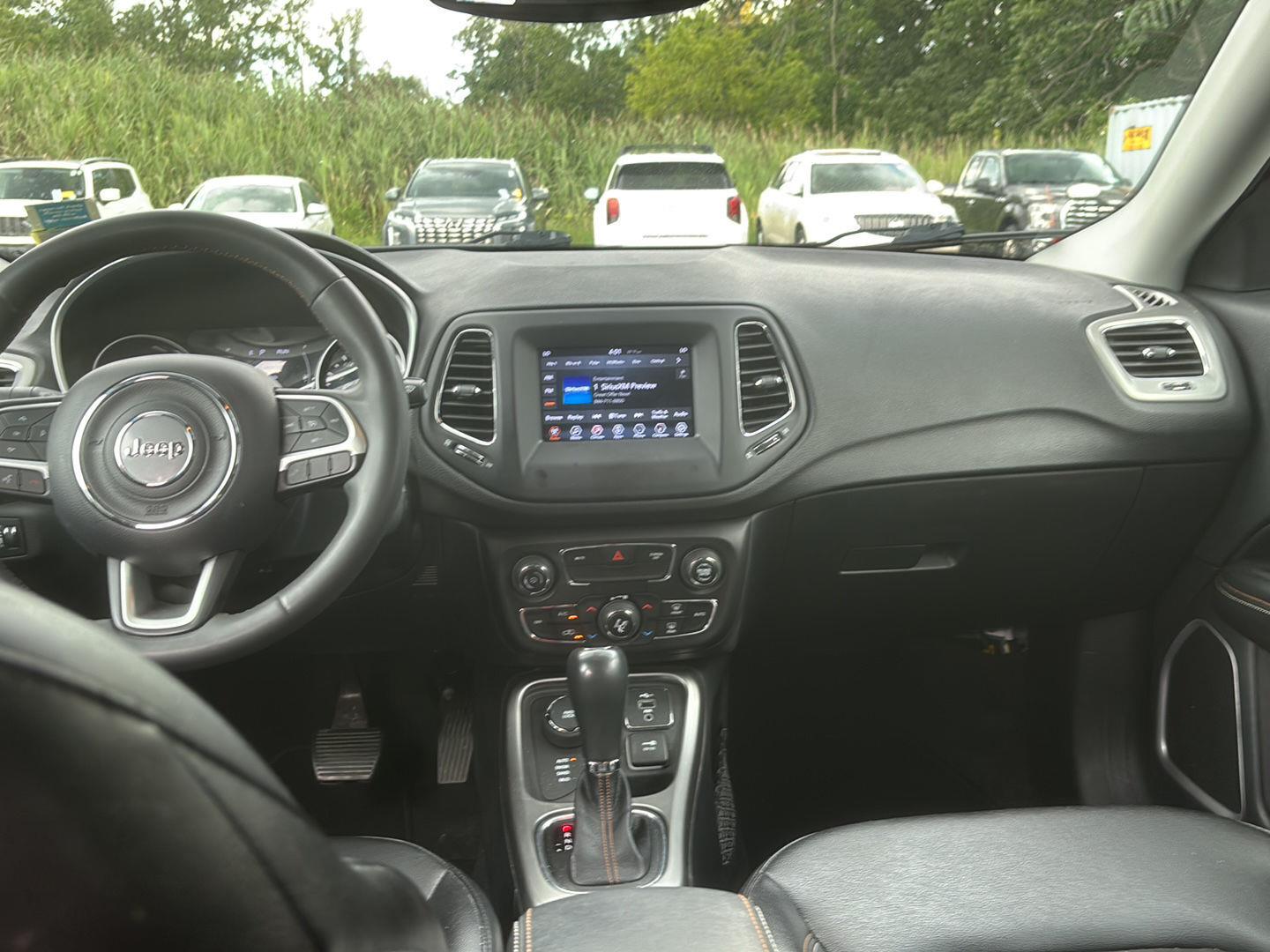 Used 2021 Diamond Black Crystal Pearlcoat Jeep Latitude image 16