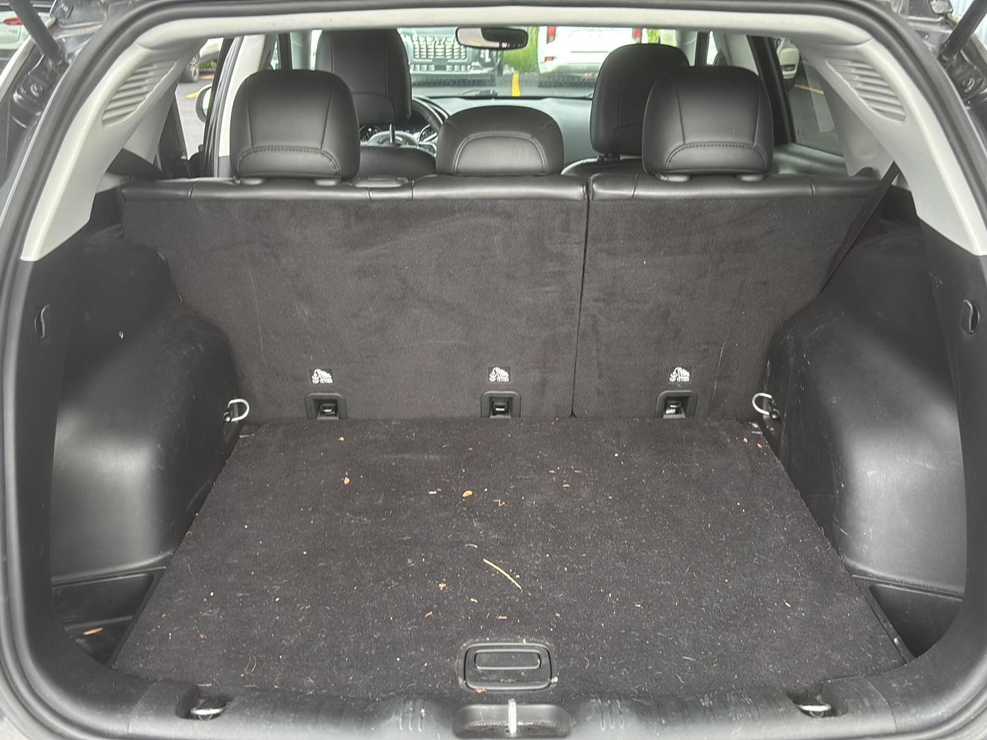 Used 2021 Diamond Black Crystal Pearlcoat Jeep Latitude image 17