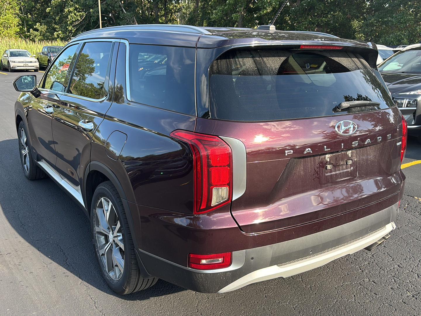 Used 2020 Sierra Burgundy Hyundai SEL image 5