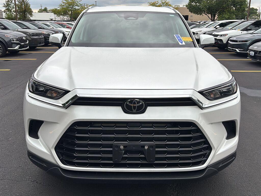 Used 2024 Wind Chill Pearl Toyota XLE image 2