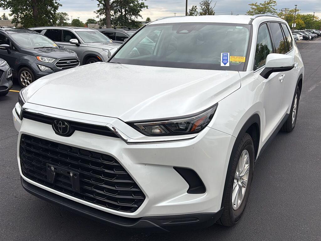 Used 2024 Wind Chill Pearl Toyota XLE image 3