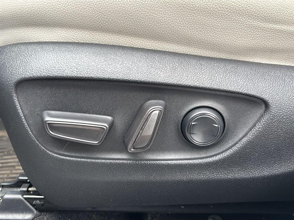 Used 2024 Wind Chill Pearl Toyota XLE image 9