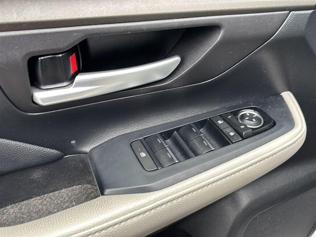 Used 2024 Wind Chill Pearl Toyota XLE image 10