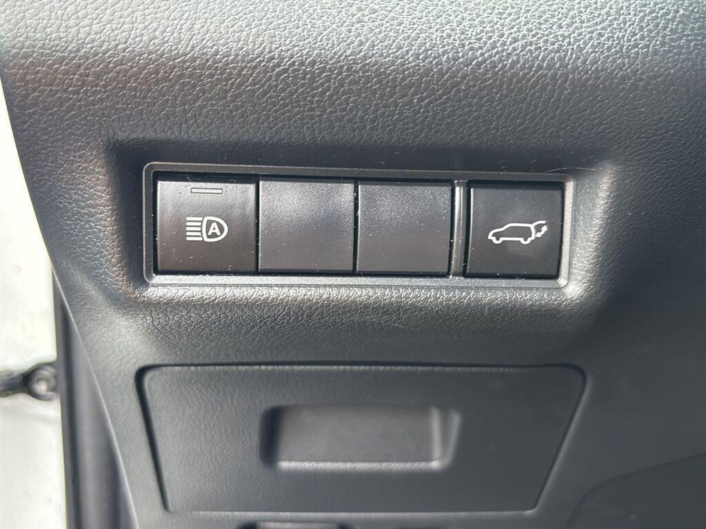 Used 2024 Wind Chill Pearl Toyota XLE image 11