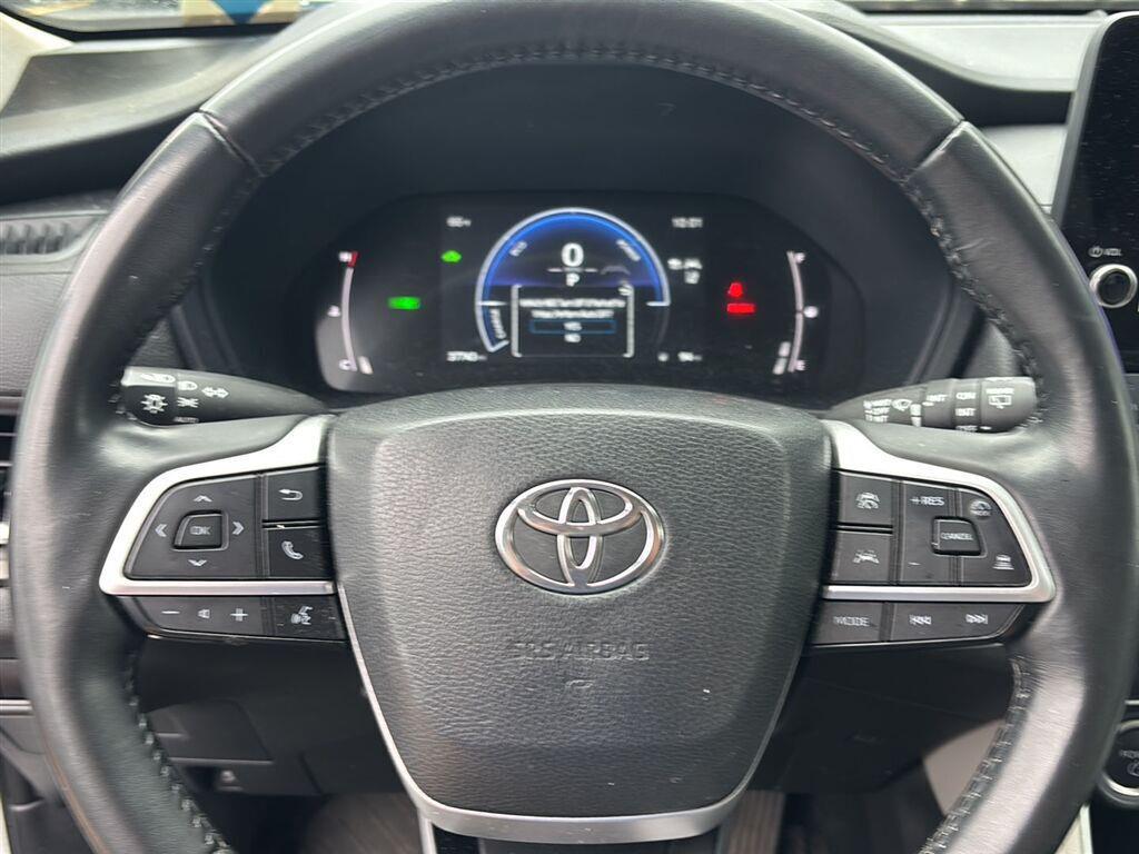 Used 2024 Wind Chill Pearl Toyota XLE image 12