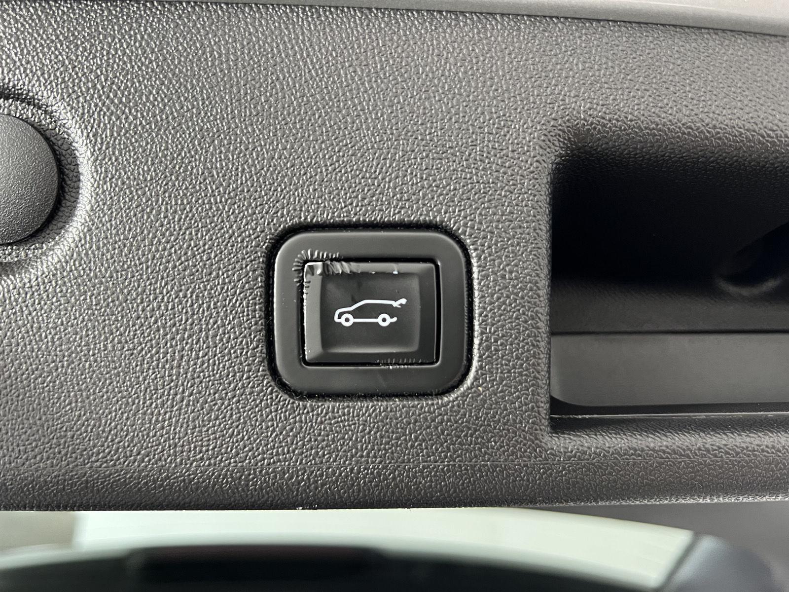 Used 2021 Silver Ice Metallic Chevrolet LT image 28
