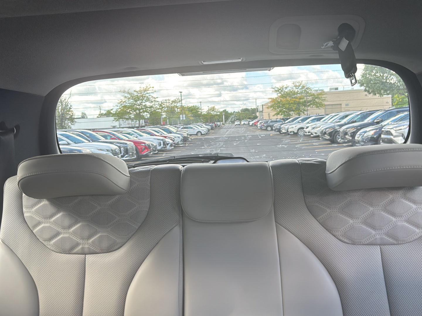 Used 2022 Abyss Black Pearl Hyundai Limited image 18